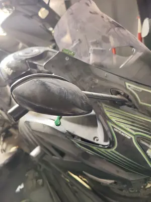 Foto de RETROVISOR DERECHO KAWASAKI ZZR 1400 1441 cm3 - 147.2 kW (0 CV / 0 KW) foto 2