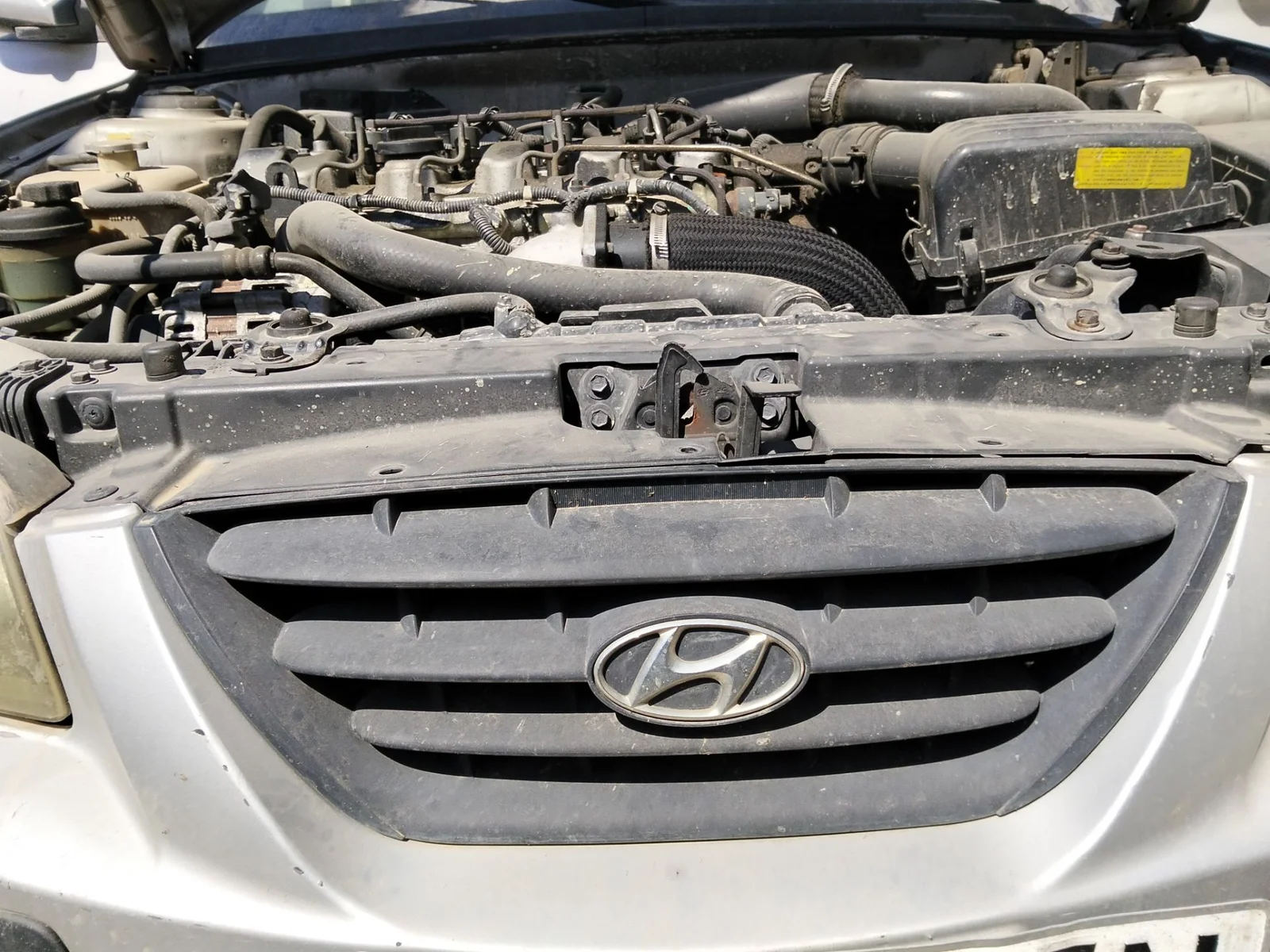 Foto de REJILLA DELANTERA HYUNDAI ELANTRA (XD) 2.0 CRDi CAT (113 CV / 83 KW)