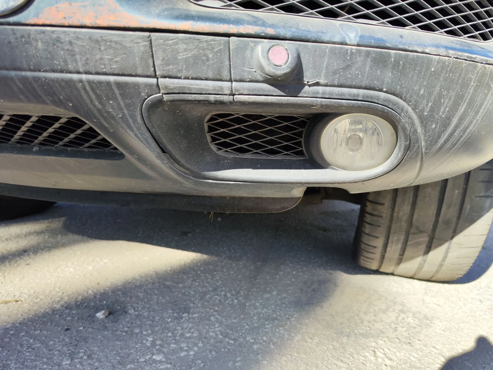 Foto de FARO ANTINIEBLA IZQUIERDO VOLKSWAGEN TOUAREG (7L6) 4.2 V8 32V FSI (350 CV / 257 KW)