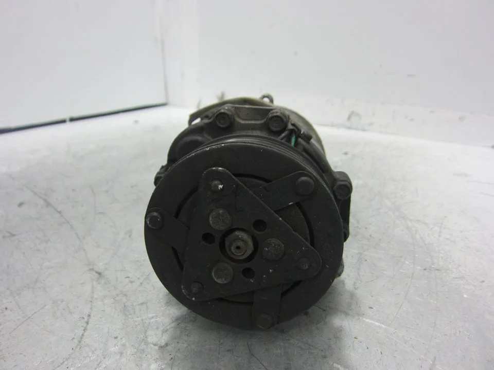 Foto de COMPRESOR AIRE ACONDICIONADO VOLKSWAGEN POLO III (6N1) referencia 6N0820803B