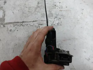 Foto de CERRADURA PUERTA TRASERA IZQUIERDA SKODA OCTAVIA BERLINA (1U2) 1.9 TDI (90 CV / 66 KW) referencia 3B4839015A foto 4