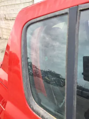 Foto de LUNA CUSTODIA TRASERA DERECHA RENAULT CLIO III 1.5 dCi Diesel CAT (86 CV / 63 KW)