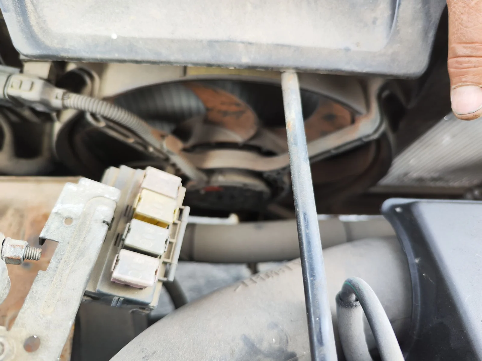 Foto de ELECTROVENTILADOR HYUNDAI SANTA FE (SM) 2.4 CAT (146 CV / 107 KW)