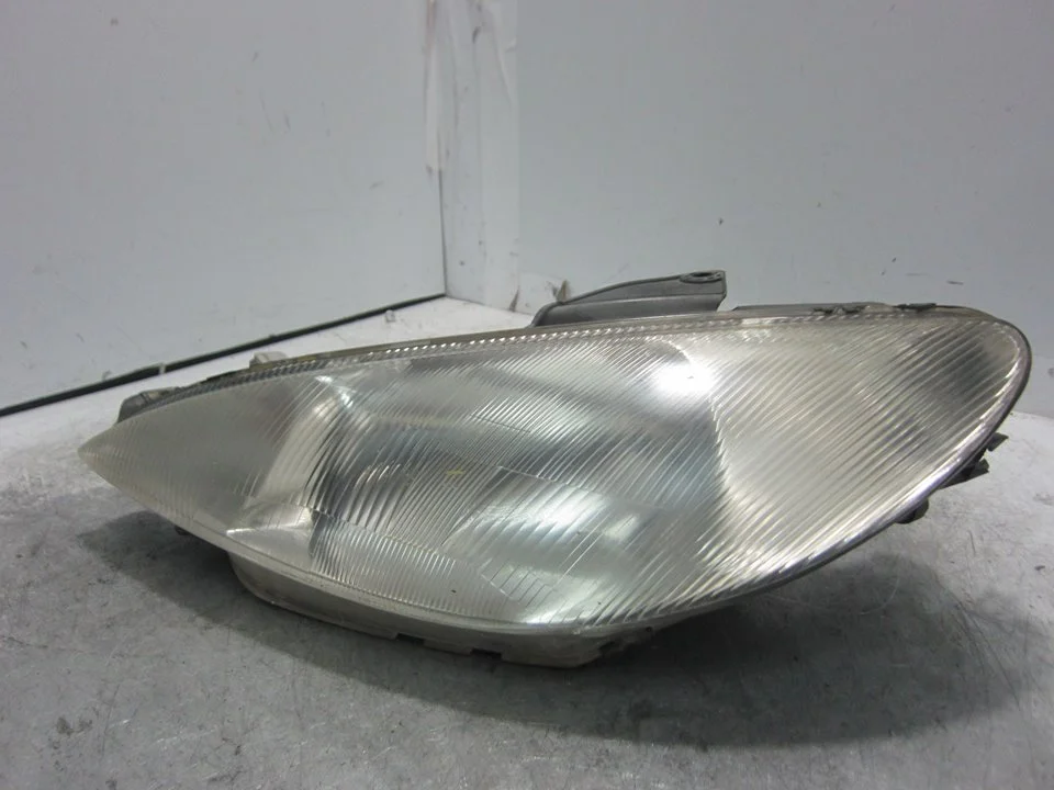 Foto de FARO IZQUIERDO PEUGEOT 206 1.6 16V CAT (109 CV / 80 KW) referencia 9640559580