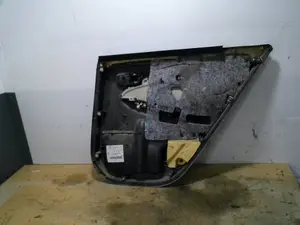 Foto de GUARNECIDO PUERTA TRASERA IZQUIERDA TOYOTA COROLLA (E15) 1.4 Turbodiesel CAT (90 CV / 66 KW) referencia 67640-02F60 foto 3
