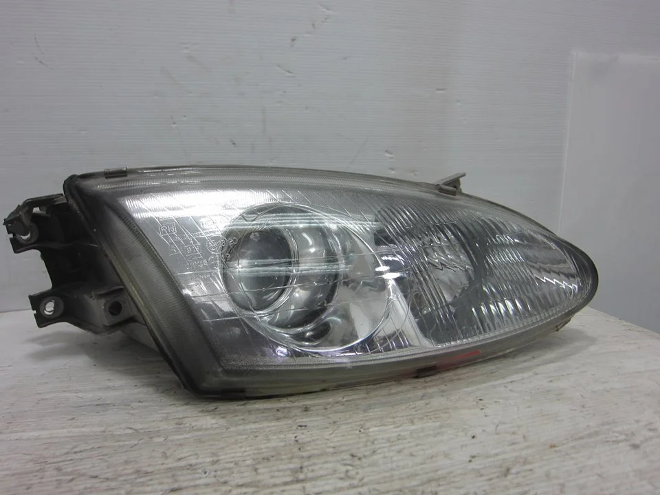 Foto de FARO DERECHO HYUNDAI COUPE (J2) 1.6 CAT (114 CV / 84 KW) referencia 010116