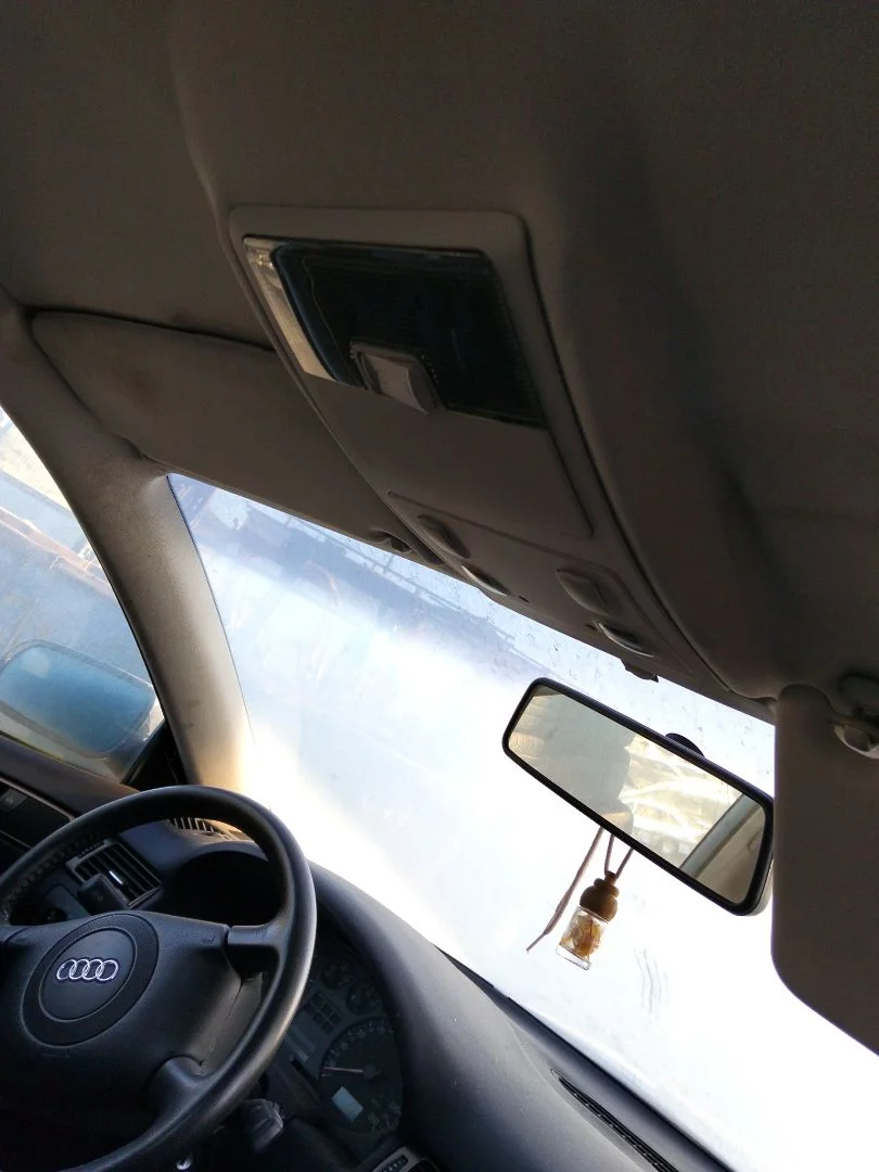 Foto de LUZ INTERIOR AUDI A6 BERLINA (4B2) 1.8 20V Turbo (150 CV / 110 KW)
