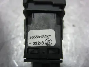 Foto de INTERRUPTOR CITROEN GRAND C4 PICASSO 1.6 16V HDi FAP (109 CV / 80 KW) referencia 96553139XT foto 4