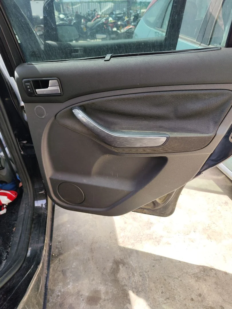 Foto de GUARNECIDO PUERTA TRASERA DERECHA FORD C-MAX (CB3)(2007) 1.8 TDCi Turbodiesel CAT (116 CV / 85 KW) referencia 1696813