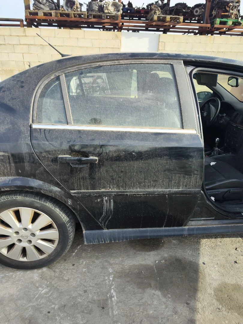 Foto de PUERTA TRASERA DERECHA OPEL VECTRA C BERLINA 2.2 16V DTI CAT (Y 22 DTR / L50) (125 CV / 92 KW) referencia 93175837