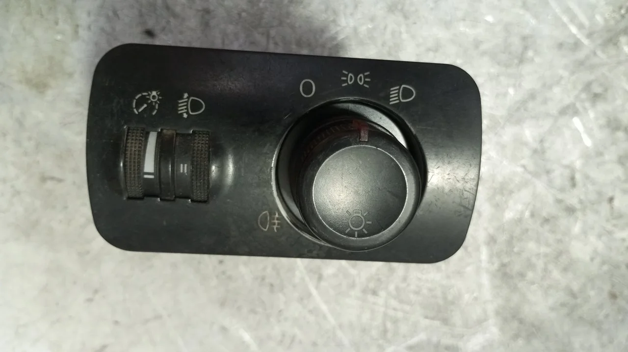 Foto de MANDO LUCES SEAT IBIZA (6L1) referencia 6L1941531AD