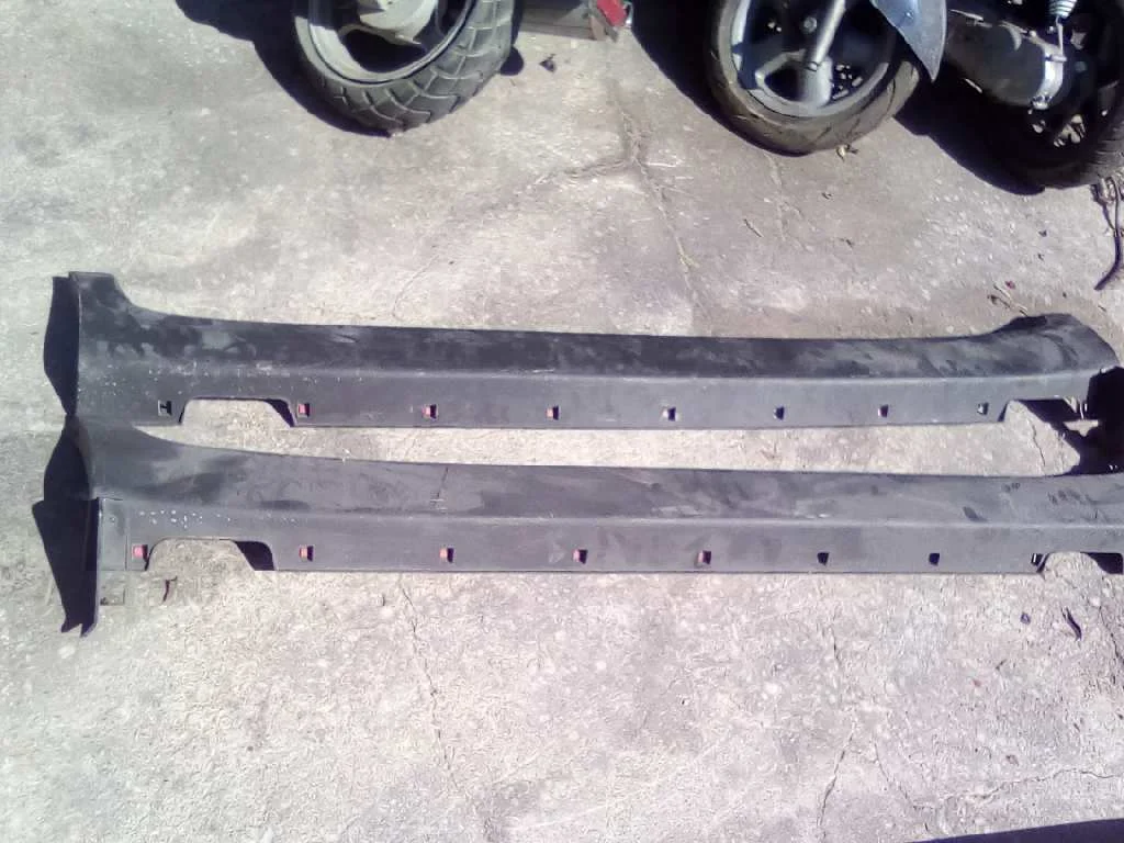 Foto de FALDON LATERAL HYUNDAI SANTA FE (CM) referencia 877513U000
