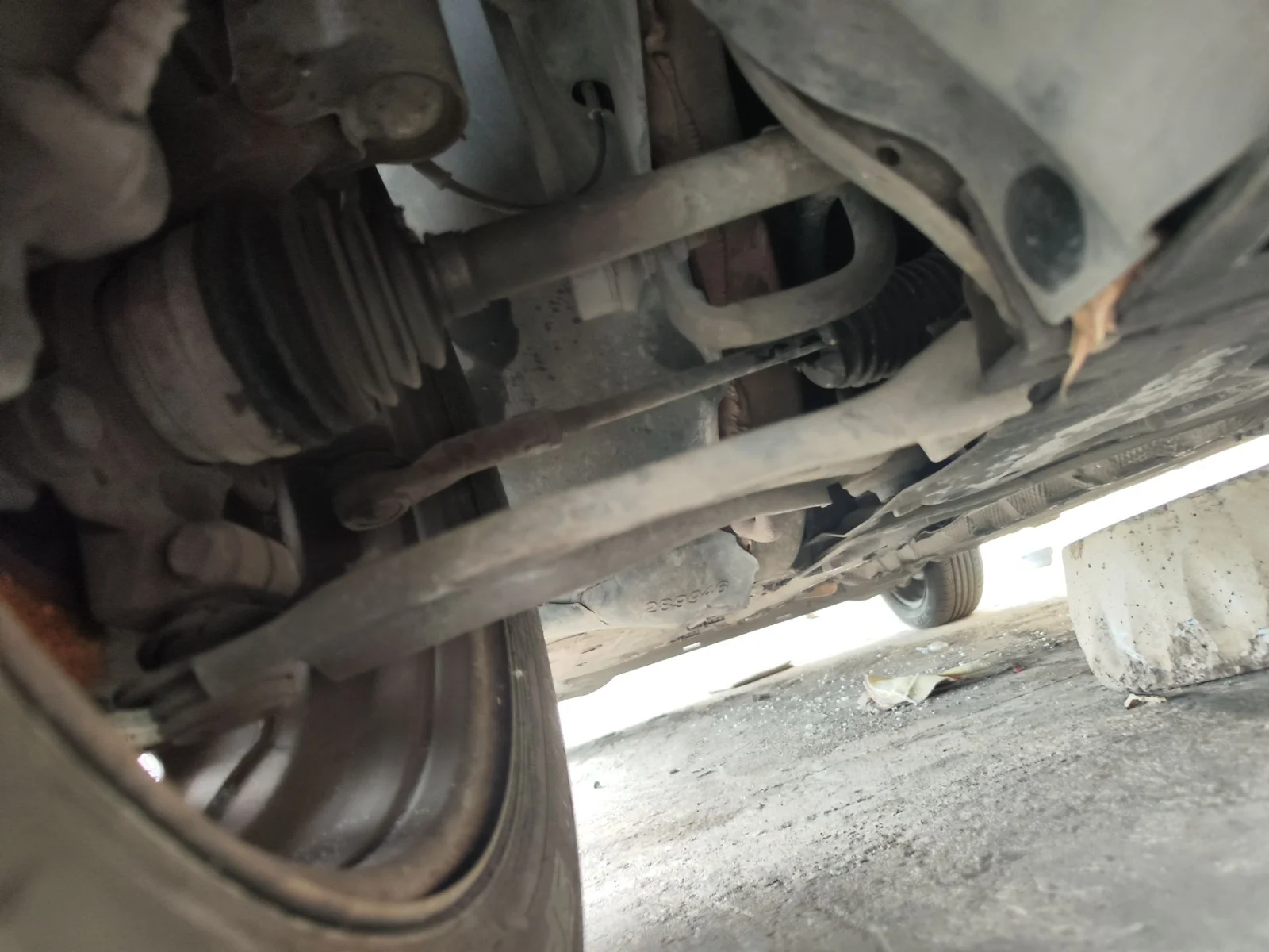 Foto de BRAZO SUSPENSION DELANTERO DERECHO RENAULT CLIO III 1.5 dCi Diesel CAT (86 CV / 63 KW)