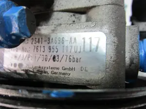 Foto de BOMBA DIRECCION FORD FOCUS BERLINA (CAK) referencia 2S413A696AA foto 3