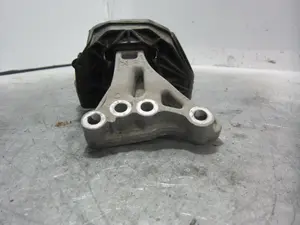 Foto de SOPORTE MOTOR DERECHO PEUGEOT 208 1.2 12V e-VTi / PureTech (81 CV / 60 KW) referencia 9676771080 foto 6