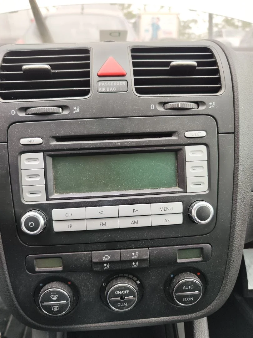 Foto de SISTEMA AUDIO / RADIO CD VOLKSWAGEN GOLF V (1K1)(10.2003) 1.4 16V TSI (170 CV / 125 KW)