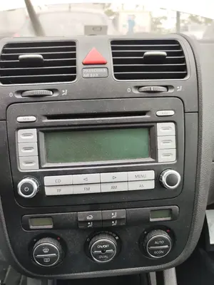 Foto de SISTEMA AUDIO / RADIO CD VOLKSWAGEN GOLF V (1K1)(10.2003) 1.4 16V TSI (170 CV / 125 KW)