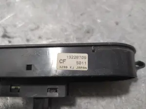 Foto de MANDO ELEVALUNAS DELANTERO DERECHO OPEL ZAFIRA B 1.7 16V CDTI (110 CV / 81 KW) referencia 13228709 foto 2