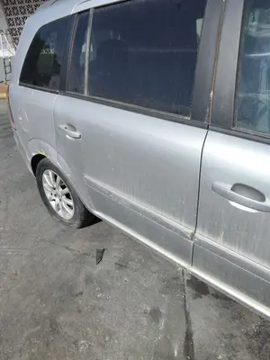 Foto de PUERTA TRASERA DERECHA OPEL ZAFIRA B 1.9 CDTI (120 CV / 88 KW) referencia 13203016 foto 2