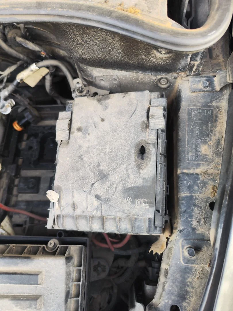 Foto de CAJA RELES / FUSIBLES SEAT ALTEA (5P1) 1.9 TDI (105 CV / 77 KW)