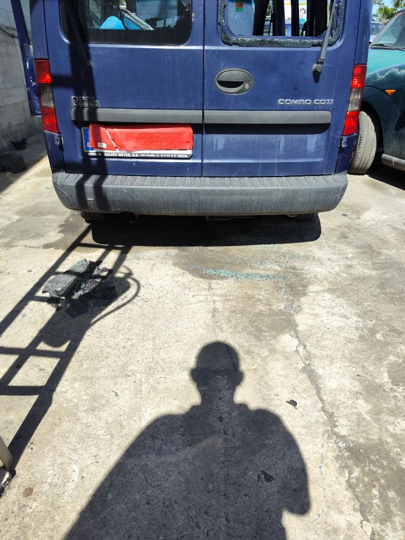 Foto de PARAGOLPES TRASERO OPEL COMBO (CORSA C) 1.3 16V CDTI CAT (Z 13 DT / LN9) (69 CV / 51 KW) referencia 93174605