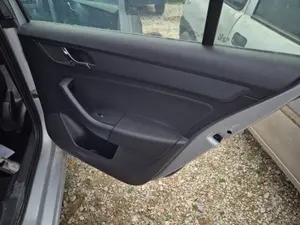 Foto de CERRADURA PUERTA TRASERA DERECHA SKODA RAPID (NH) 1.2 8V TSI (86 CV / 63 KW) referencia 5TA839015L
