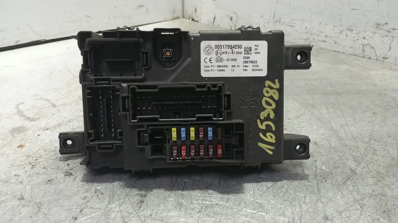 Foto de CAJA RELES / FUSIBLES FIAT GRANDE PUNTO (199) 1.4 CAT (78 CV / 57 KW) referencia 00517954290