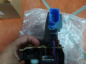 Foto de CERRADURA PUERTA TRASERA DERECHA VOLKSWAGEN GOLF V (1K1)(10.2003) referencia 7L0839016ATD foto 2