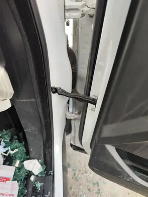 Foto de RETENEDOR PUERTA LAND ROVER RANGE ROVER EVOQUE 2.0 Td4 CAT (150 CV / 110 KW) referencia LR027612