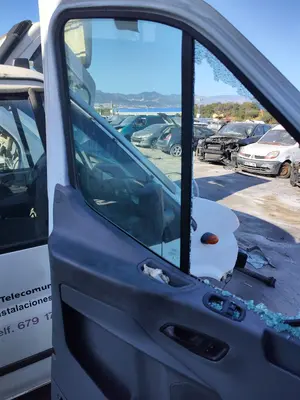 Foto de LUNA DELANTERA IZQUIERDA FORD TRANSIT CHASIS CABINA (TTG) 2.0 TDCi CAT (170 CV / 125 KW)