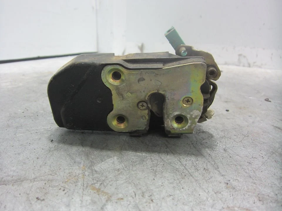 Foto de CERRADURA PUERTA TRASERA IZQUIERDA JEEP GRAND CHEROKEE (WJ/WG) 3.1 TD CAT (140 CV / 103 KW) referencia 68268218AA