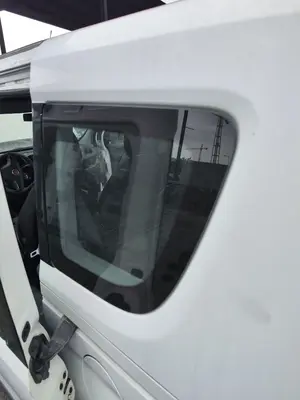 Foto de LUNA CUSTODIA TRASERA IZQUIERDA FIAT II DOBLÒ (152) 1.6 JTDM 16V CAT (105 CV / 77 KW)