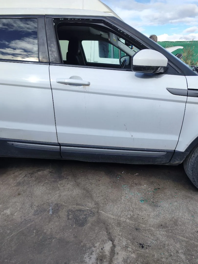 Foto de PUERTA DELANTERA DERECHA LAND ROVER RANGE ROVER EVOQUE 2.0 Td4 CAT (150 CV / 110 KW)