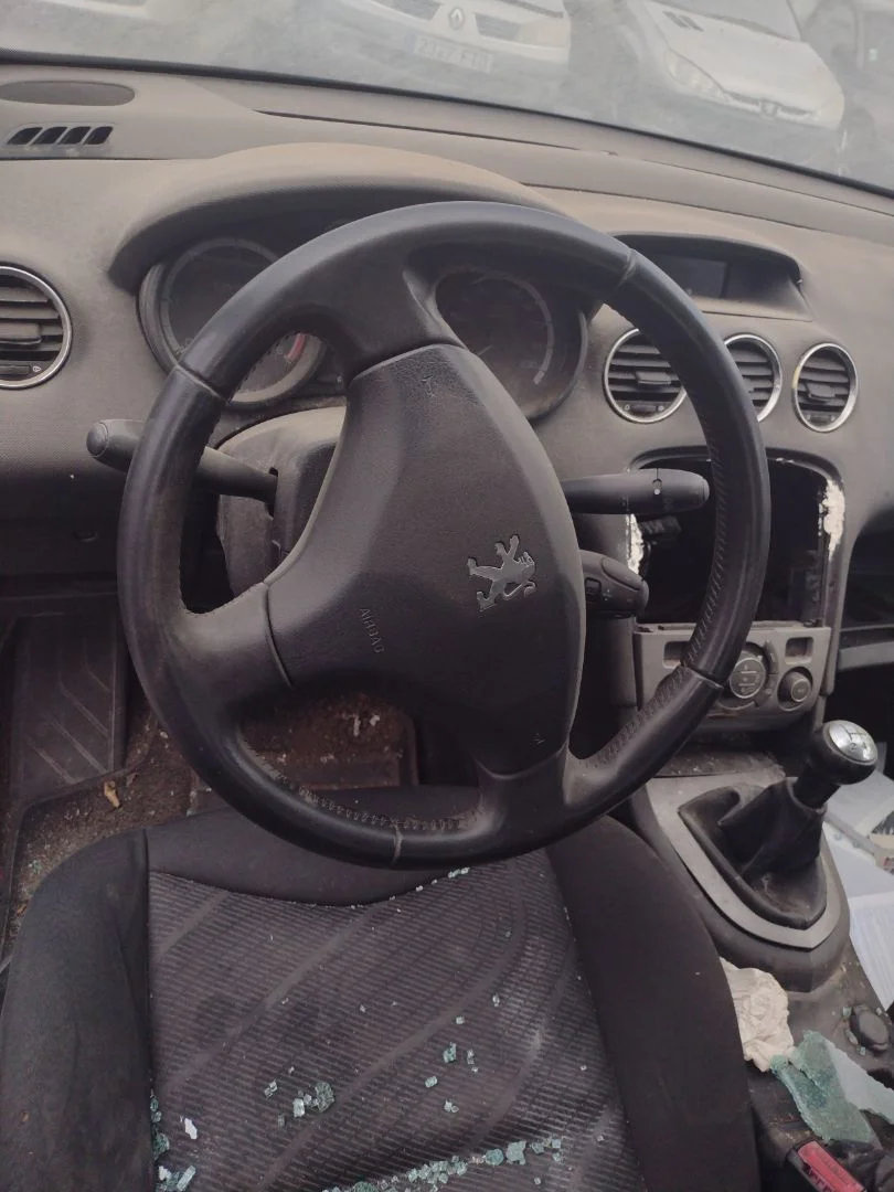 Foto de VOLANTE PEUGEOT 308 1.6 16V HDi (90 CV / 66 KW)