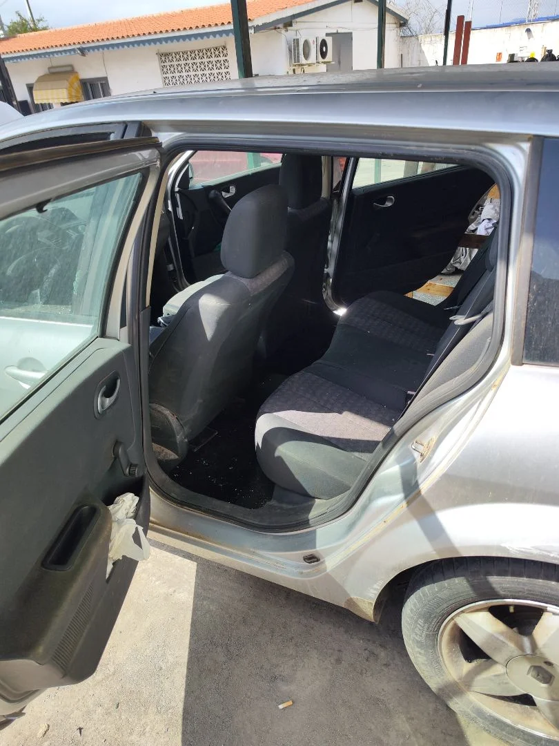 Foto de GOMAS CONTORNO PUERTA RENAULT MEGANE II GRANDTOUR 1.5 dCi Diesel CAT (86 CV / 63 KW)