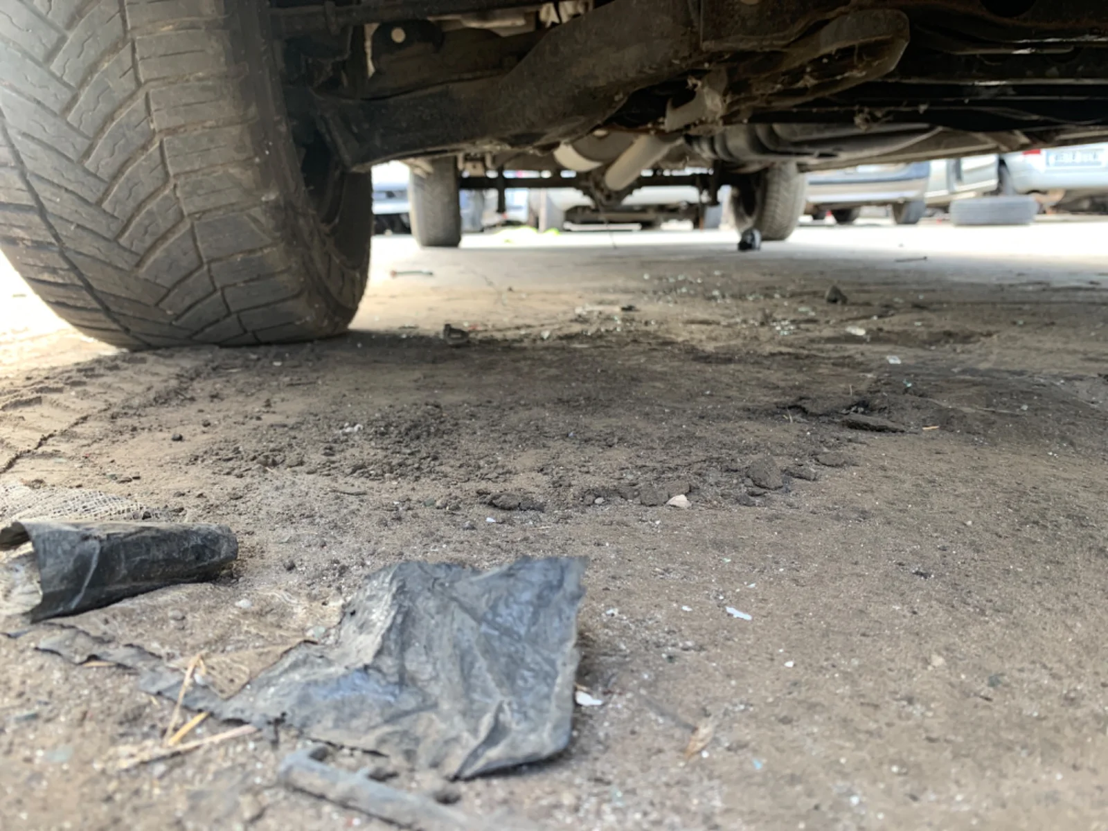 Foto de BRAZO SUSPENSION DELANTERO DERECHO VOLKSWAGEN CRAFTER FURGÓN (2E) 2.5 TDI DPF (109 CV / 80 KW)