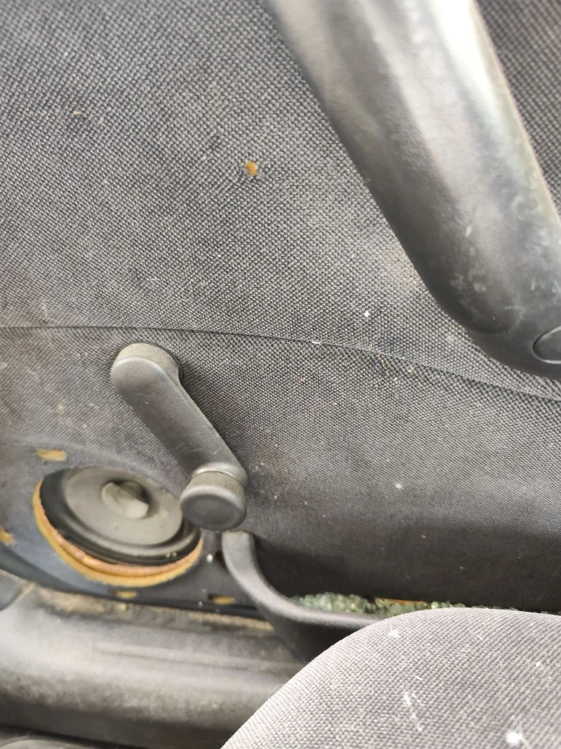 Foto de MANETA ELEVALUNAS TRASERA DERECHA OPEL VECTRA B BERLINA 2.0 DTI (101 CV / 74 KW)