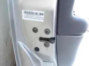 Foto de CERRADURA PUERTA DELANTERA IZQUIERDA CHRYSLER SEBRING JR 41 BERLINA 2.7 CAT (203 CV / 149 KW)