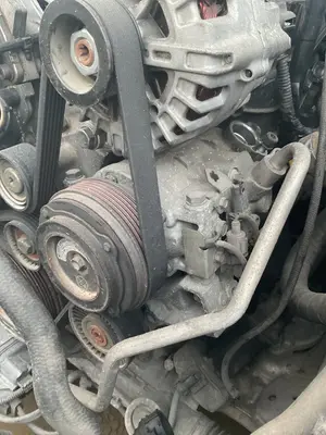 Foto de COMPRESOR AIRE ACONDICIONADO BMW SERIE 1 BERLINA (E81/E87) 2.0 Turbodiesel CAT (143 CV / 105 KW)