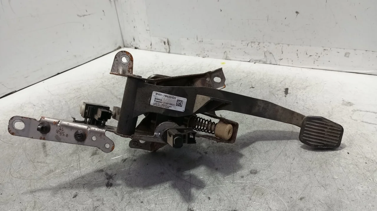 Foto de PEDAL EMBRAGUE FORD FOCUS BERLINA (CEW) 1.0 EcoBoost CAT (125 CV / 92 KW) referencia BV617B633GG