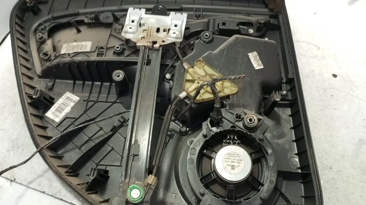 Foto de ELEVALUNAS TRASERO DERECHO SEAT LEON (1P1) 2.0 TDI (170 CV / 125 KW) referencia 1P0867444A