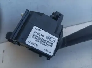 Foto de MANDO INTERMITENTES VOLKSWAGEN GOLF V (1K1)(10.2003) 1.9 TDI (105 CV / 77 KW) referencia 1K0953513 foto 2