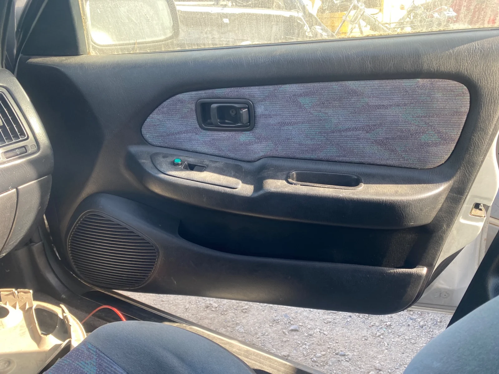 Foto de GUARNECIDO PUERTA DELANTERA DERECHA NISSAN ALMERA (N15) 2.0 Diesel (75 CV / 55 KW)