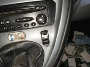 Foto de MANDO ELEVALUNAS DELANTERO DERECHO CITROEN XSARA PICASSO