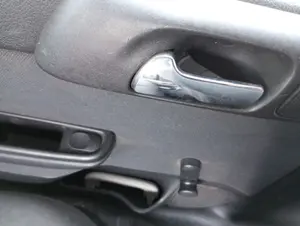 Foto de MANETA ELEVALUNAS TRASERA IZQUIERDA OPEL ASTRA G BERLINA 1.6 CAT (Z 16 SE / L55) (84 CV / 62 KW)