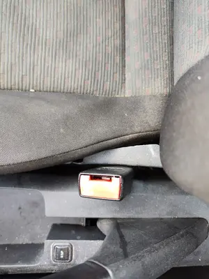 Foto de ENGANCHE CINTURON DELANTERO DERECHO SEAT CORDOBA BERLINA (6L2) 1.9 TDI (131 CV / 96 KW)