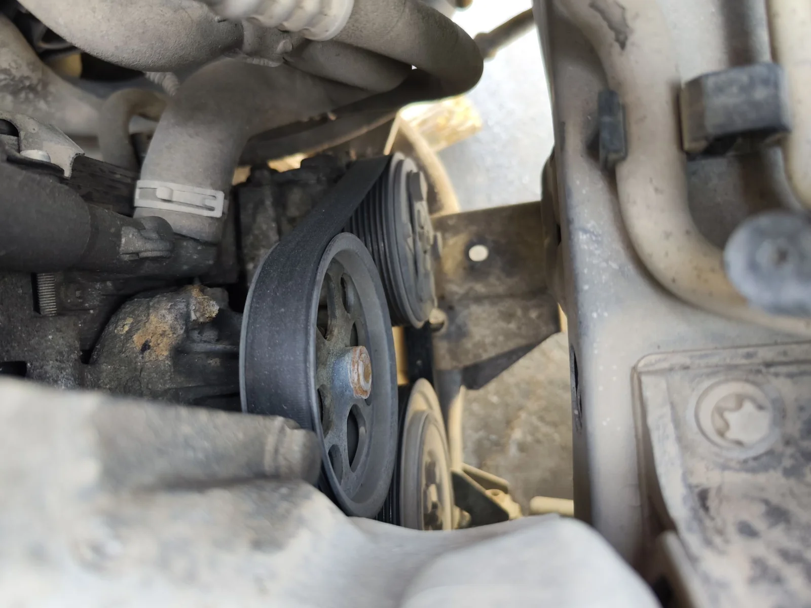 Foto de COMPRESOR AIRE ACONDICIONADO OPEL COMBO (CORSA C) 1.3 16V CDTI CAT (Z 13 DT / LN9) (69 CV / 51 KW) referencia 13197538
