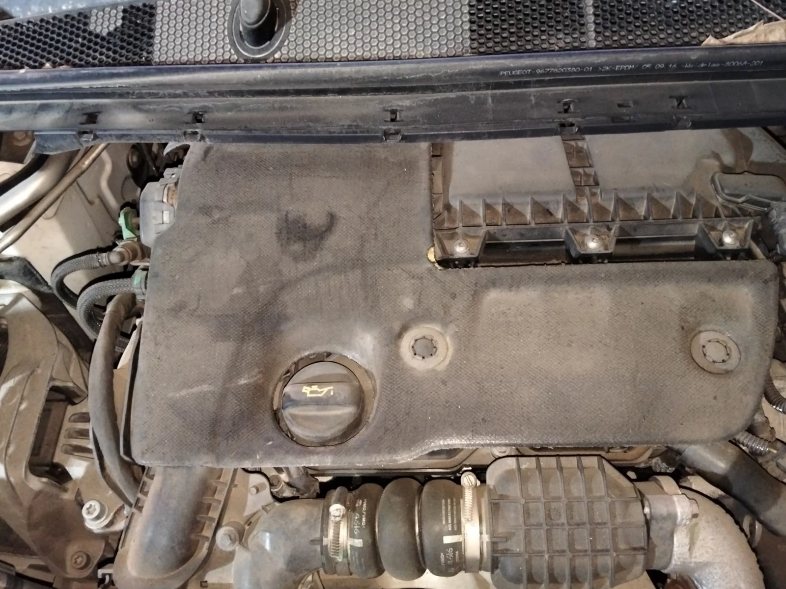 Foto de TAPA MOTOR PEUGEOT 308