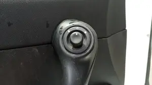 Foto de MANDO RETROVISOR RENAULT CLIO III 1.2 16V (75 CV / 55 KW) referencia 8200002442