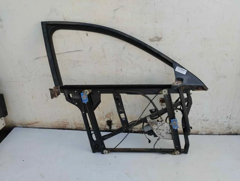 Foto de ELEVALUNAS DELANTERO DERECHO AUDI A6 BERLINA (4B2) 2.5 V6 24V TDI (150 CV / 110 KW) referencia 4B0837754A